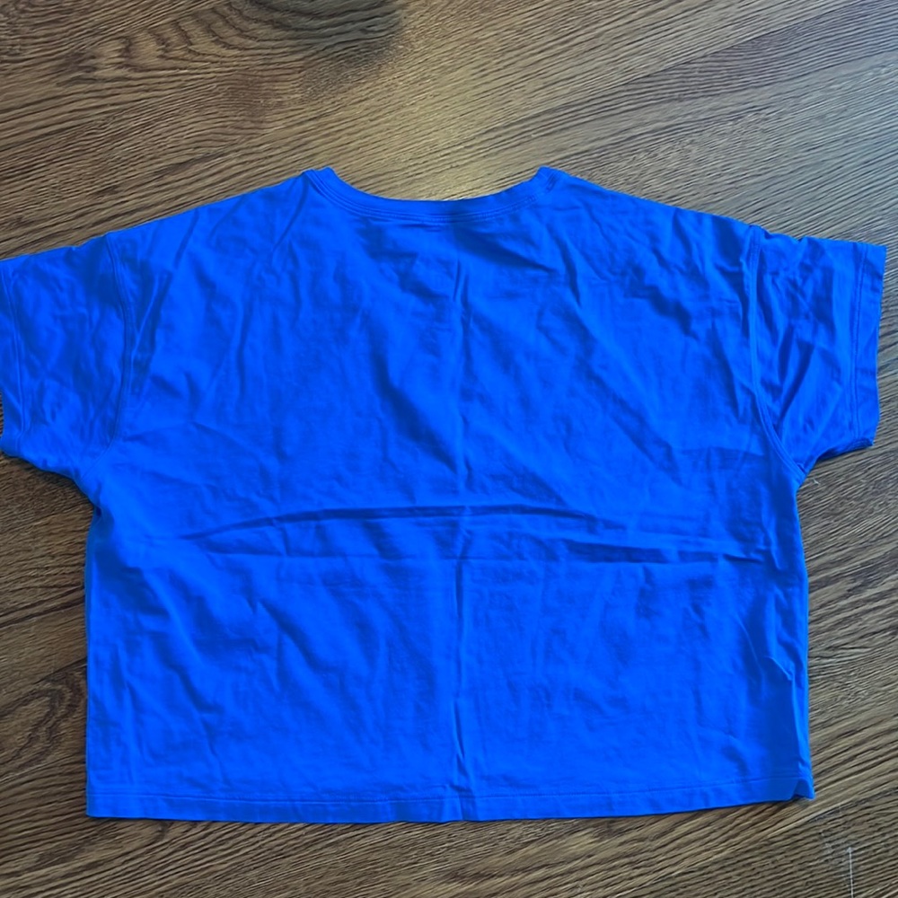 Lulu lemon size 6 cropped cotton tee